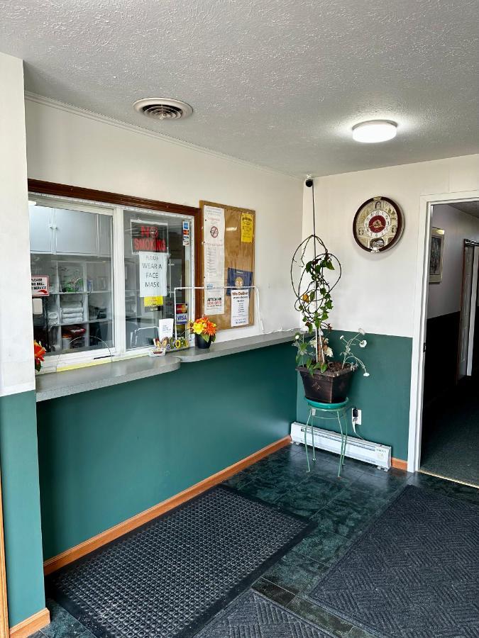 Attica Inn Exteriör bild
